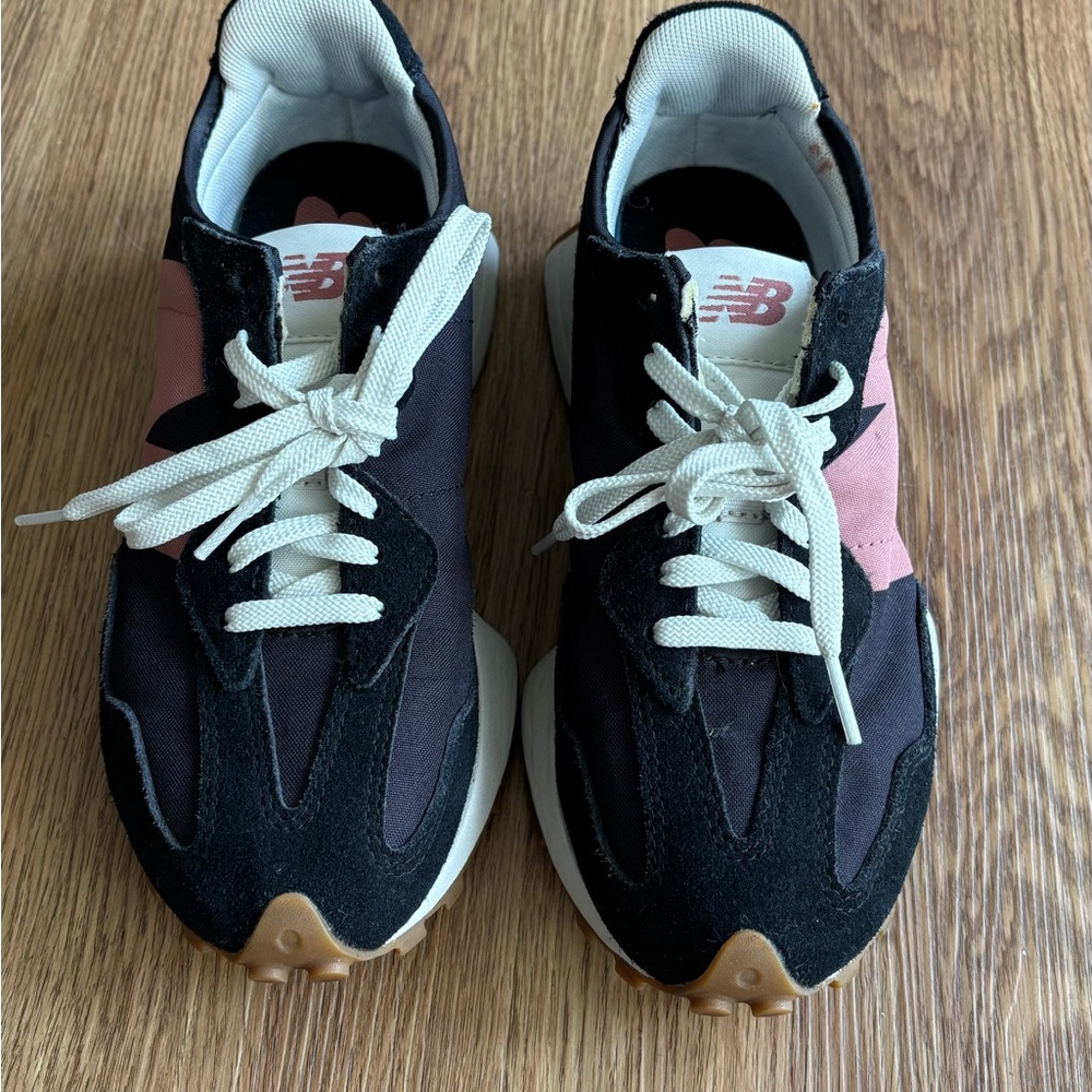 New Balance Women's Black and Pink Sneakers